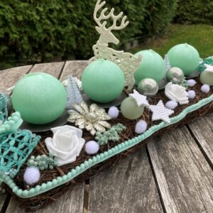 Adventní svícen mintový se sobem