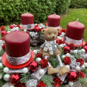Adventní svícen bíločervený s medvědem