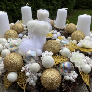 Adventní svícen zlatobílý se sněhulemi